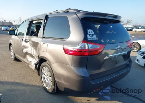 2017 Toyota Sienna Limited 7 Passenger z USA, uszkodzony, nr VIN 5TDDZ3DC8HS159144